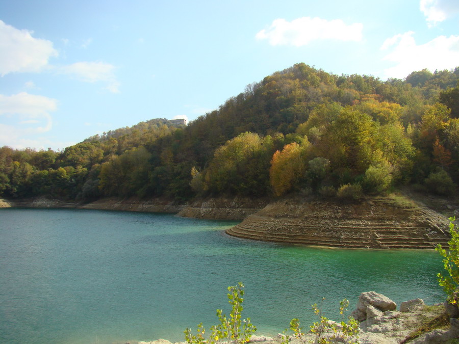 Un giro intorno al Lago del Salto
